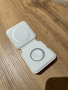 Зарядное устройство MagSafe Duo (3 фото из 4)