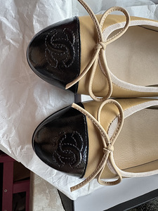 Шикарные классические балетки Chanel из кожи ягненка (2 фото из 5)