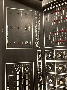 Peavey 1200 watt (6 foto / 8)