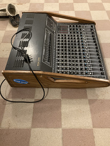 Peavey 1200 watt (8 foto / 8)