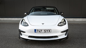 Tesla Model 3 (9 фото из 15)