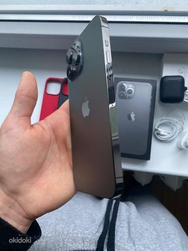 iPhone 13 Pro Max Graphite + AirPods + чехлы (фото #2)
