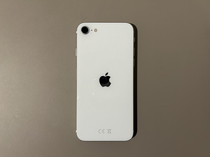 Apple iPhone SE 64 GB (2 foto / 3)