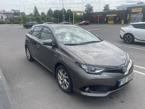 Toyota Auris 2016 (2 фото из 5)