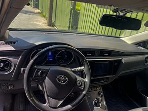 AUTO RENT Ilma tagatiseta! TOYOTA Auris 2016 aasta LPG/hübriid (5 foto / 6)