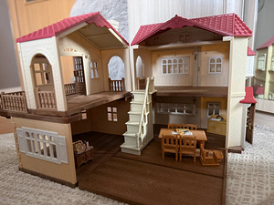 Sylvanian Families Red Roof Country Home koos mööbliga (2 foto / 8)
