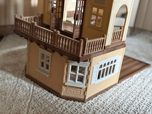 Sylvanian Families Red Roof Country Home koos mööbliga (6 foto / 8)