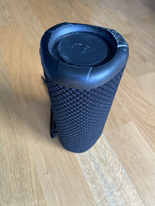 Портативная Bluetooth-колонка (4 фото из 6)