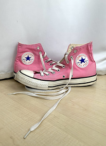 Розовые теннисные туфли Converse (3 фото из 5)