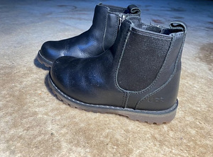 UGG Nahast poiste või tüdrukute poolsaapad (3 foto / 5)