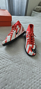 Laste jalgpallisaapad Nike (1 foto / 4)