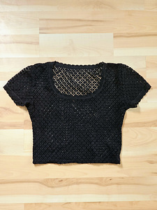 Блузка пупка из черной эластичной кружевной ткани