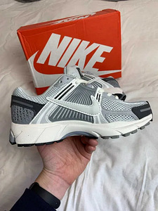 Nike zoom vomero 5 (3 foto / 3)