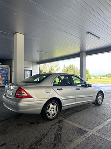 Mercedes-Benz C 180 1.8 105kW (3 foto / 15)
