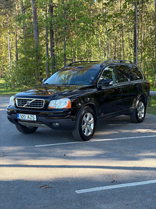 Volvo XC90 (8 фото из 9)