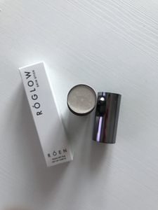RÓEN RÓGLOW skin stick highlighter (1 foto / 8)