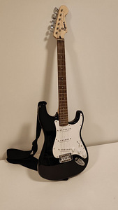 SQUIER BULLET STRAT ЧЕРНЫЙ (3 фото из 10)