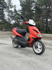 Aprilia sr50 street roller (3 foto / 5)