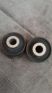 48725-05140 Toyota tagumise vedrustuse varre vaikne plokk (4 foto / 5)