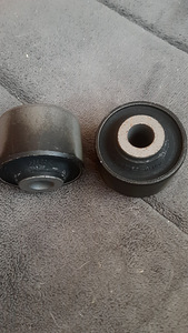 48725-05140 Toyota tagumise vedrustuse varre vaikne plokk (5 foto / 5)